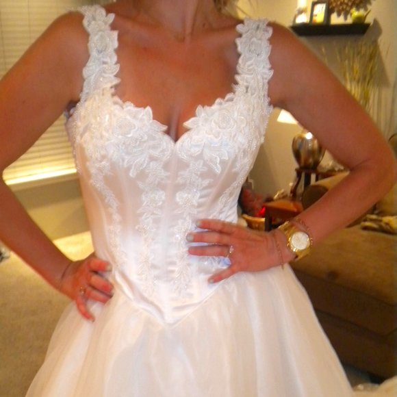 Dresses & Skirts - Wedding Dress